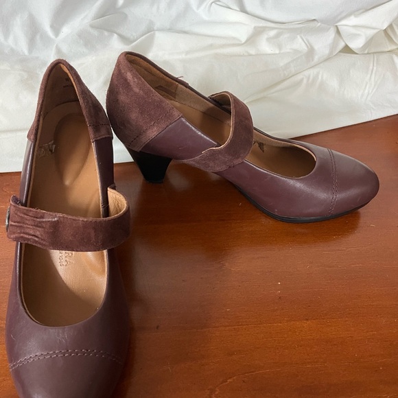 Ziera Mid-Heel Dress Shoes - Picture 2 of 5